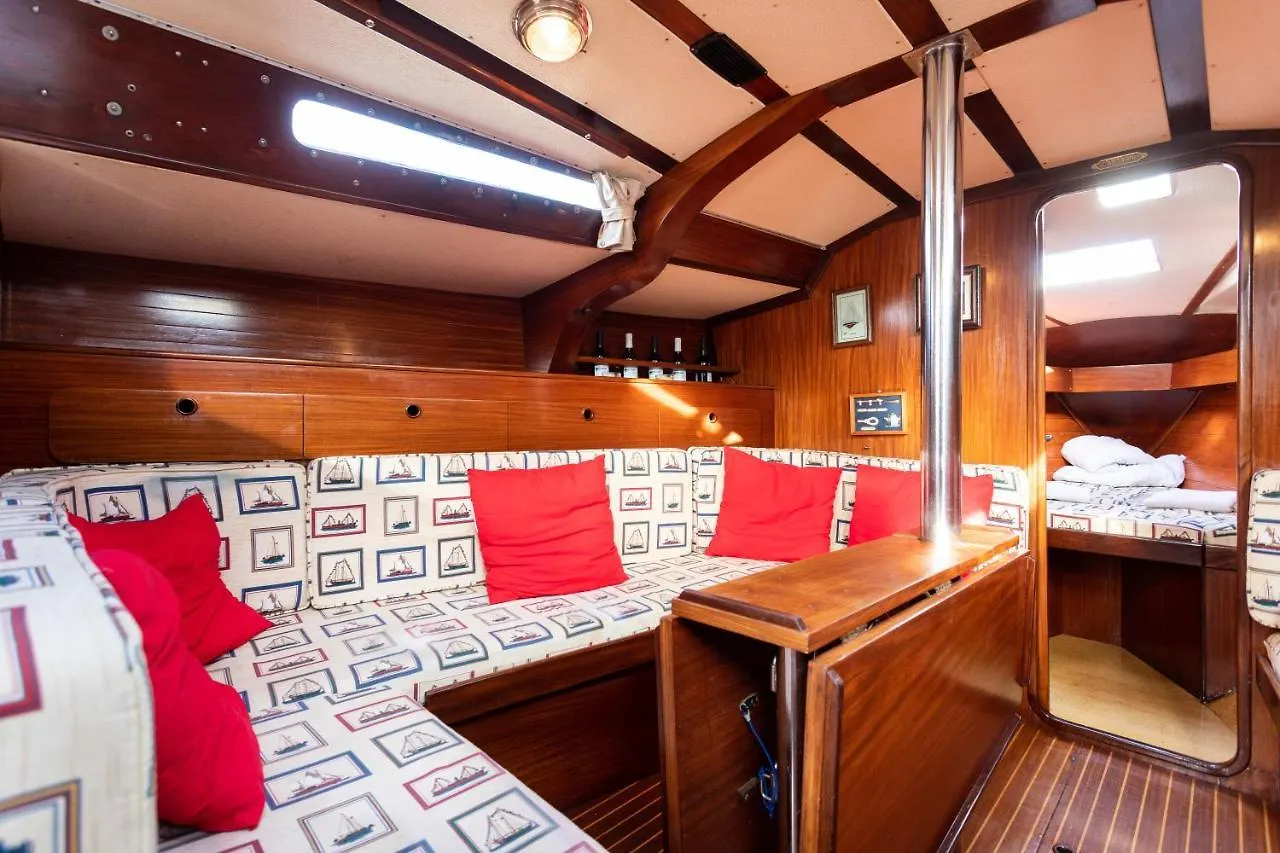 Botel Donde El Vecino Mas Cercano Es El Oceano San Miguel de Abona